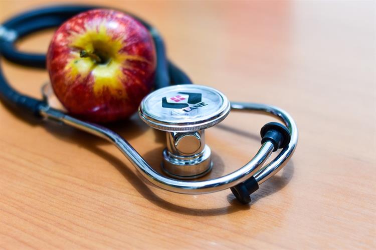 Stetoskop mit Apfel